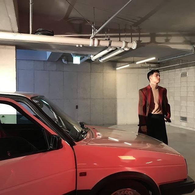 He doesn't even have to be in the car, tbh, still aesthetic