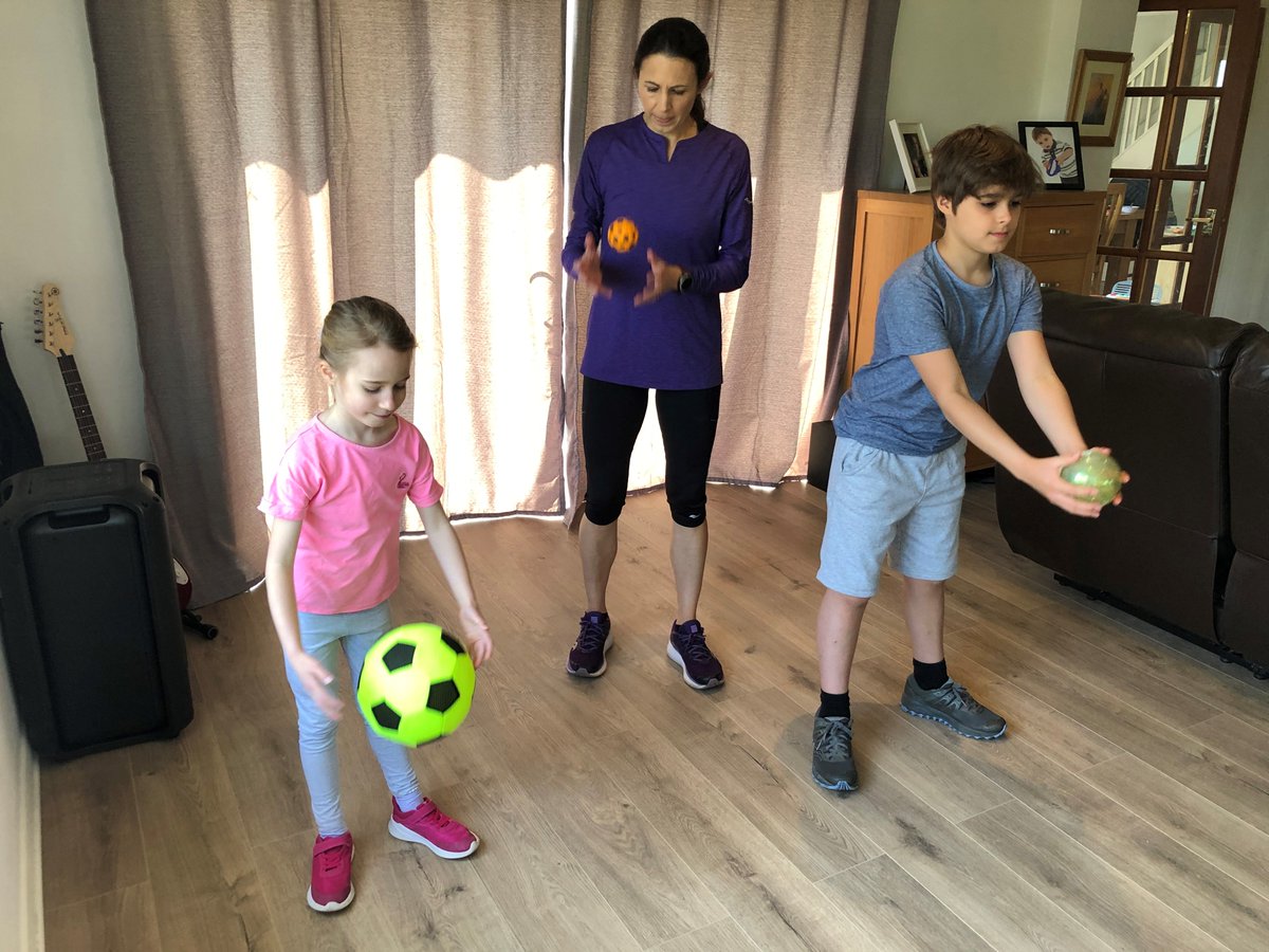 WorkOutUK's tweet image. MBE, Jo Pavey, is warming up to take free &apos;Fit For Sport&apos; family Easter Activity Challenge this bank holiday weekend. And you can too! To take part, simply register at activitychallenge.co.uk
Record your results and tag #ActivityChallenge when posting your videos and photo&apos;s.👍