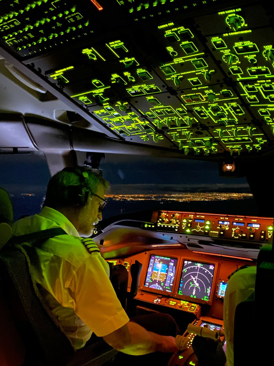 FlySWISS's tweet photo. This SWISS rotation was one for the books: The first time ever, a SWISS aircraft landed in Auckland and the last time, our Captain Jürg Hasler operated a commercial flight. We thank Jürg for all his work and wish him a happy retirement. 👨🏼‍���️#swissatheart https://t.co/dnO4B7ytQv