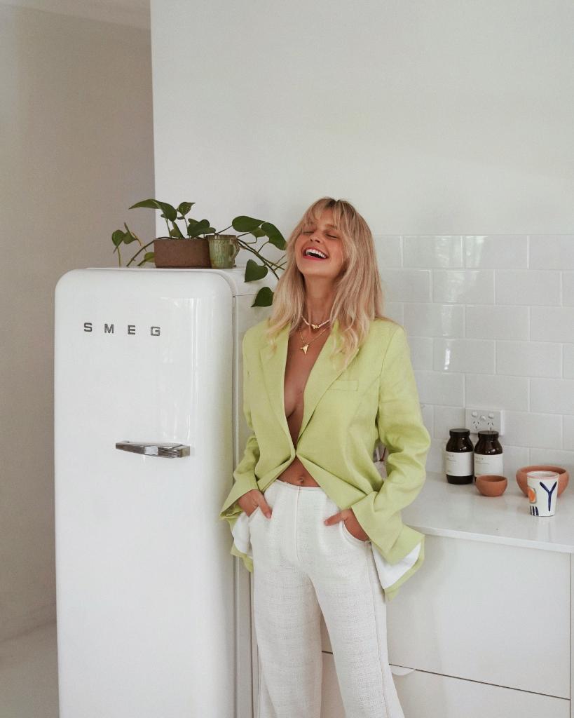 NETAPORTER's tweet image. Embrace easy, breezy style like Sasha Burns in cozy yet cool linen separates. #TheNETSET bit.ly/2Vd6UVr