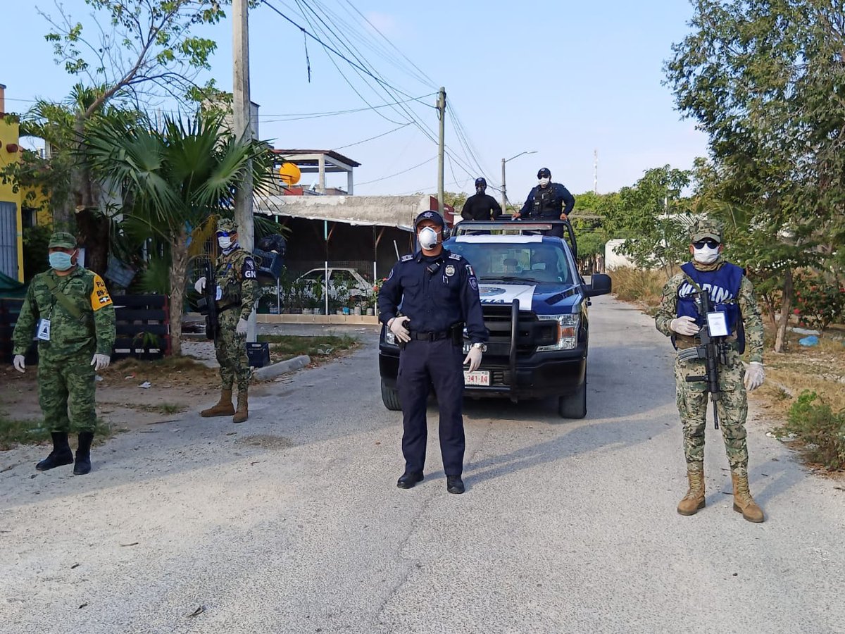SIPSENOTICIAS's tweet photo. #SNCUN Policía Quintana Roo Guardia Nacional y Marina, hacen presencia en las colonias exhortando a la población a permanecer en casa. https://t.co/Wjn5pAG7Du