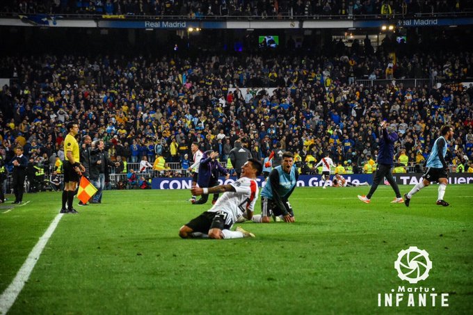 diegoborinsky's tweet photo. A 16 meses de la final de Madrid, genial foto de @MarPatoInfante unos segundos después del gol del Pity. Para desmenuzar cada detalle: Enzo y Palacios desaforados en primer plano, la montaña sobre el Pity atrás, Guillermo a la izquierda, Ponzio adentro... https://t.co/N0vUBG2DDK