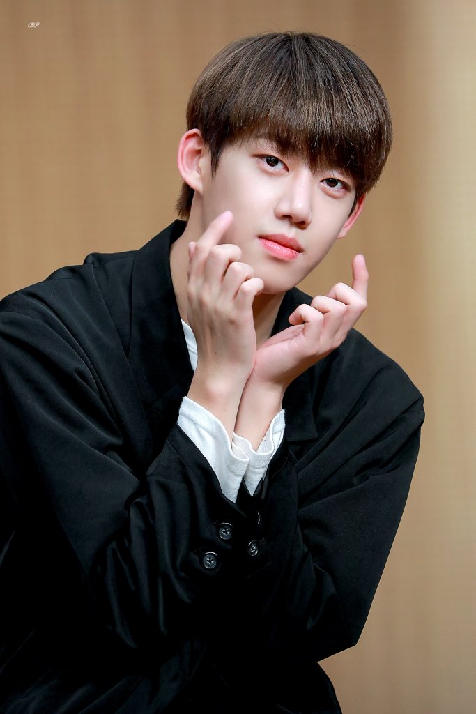 000923_com's tweet photo. [💛] 190906 목동

🔥 긴급 기자회견

| 준영에게 버블팝 심장을 |
|        다 주겠습니다        |
￣￣￣￣∨￣￣￣￣￣￣
　　　 ∧__∧
　  　(`･ω･´)
　　　Ｕ θ Ｕ
　／￣￣｜￣￣\
　|二二二二二二|

 #아이즈 #준영 #이준영 #IZ #JUNYOUNG #アイズ #ジュニョン #ㅈㅇ923  @official__IZ https://t.co/ut9jwQgrIV
