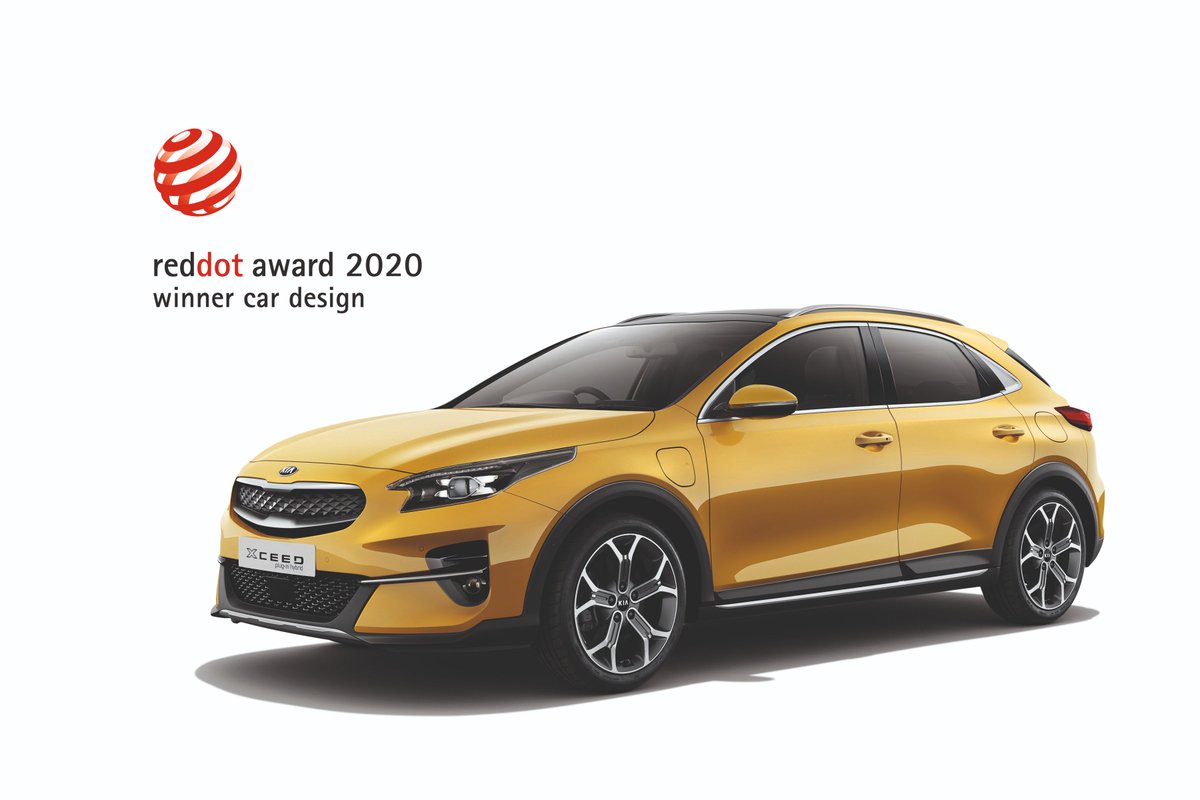 SCLMAG_'s tweet photo. El crossover urbano Kia XCeed #PHEV ganó en la categoría Diseño de Producto en los premios #RedDot2020 👏Y como no! En su versión top: Techo solar panorámico, zona de carga inalámbrica, pedales de aluminio, y mucha asistencia.⚡️100% equipado. @Kia_Chile @KiaMotorsSA #SCLMAG https://t.co/hgFM2kBigB