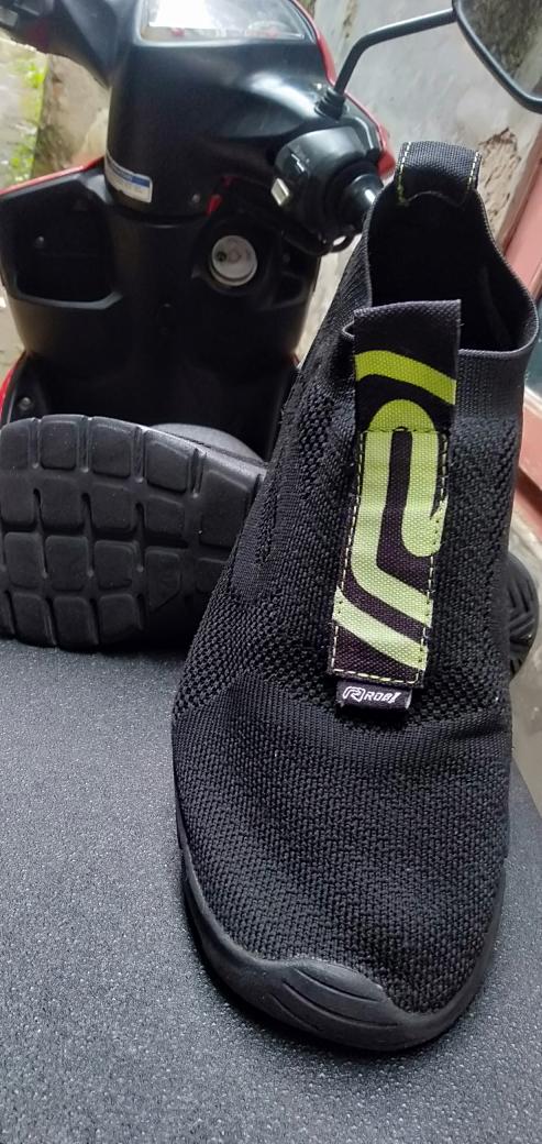 anakmade's tweet photo. buka usaha NYESEUH SAPATU (cuci sepatu) ada yang order kagak yah😂😂 https://t.co/V4aJoue6nt