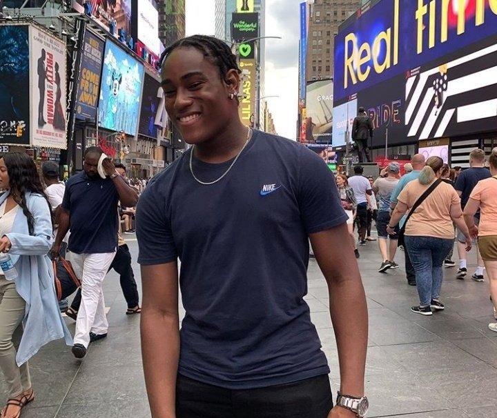 NuWould's tweet photo. Nome: Lamar Morris
Idade: 19
Personalidade: simpático, extrovertido, fofo, protege aqueles que ama e humilde
User: @Lamarmorris0 
2 fotos shapes https://t.co/qDB94jqHCw