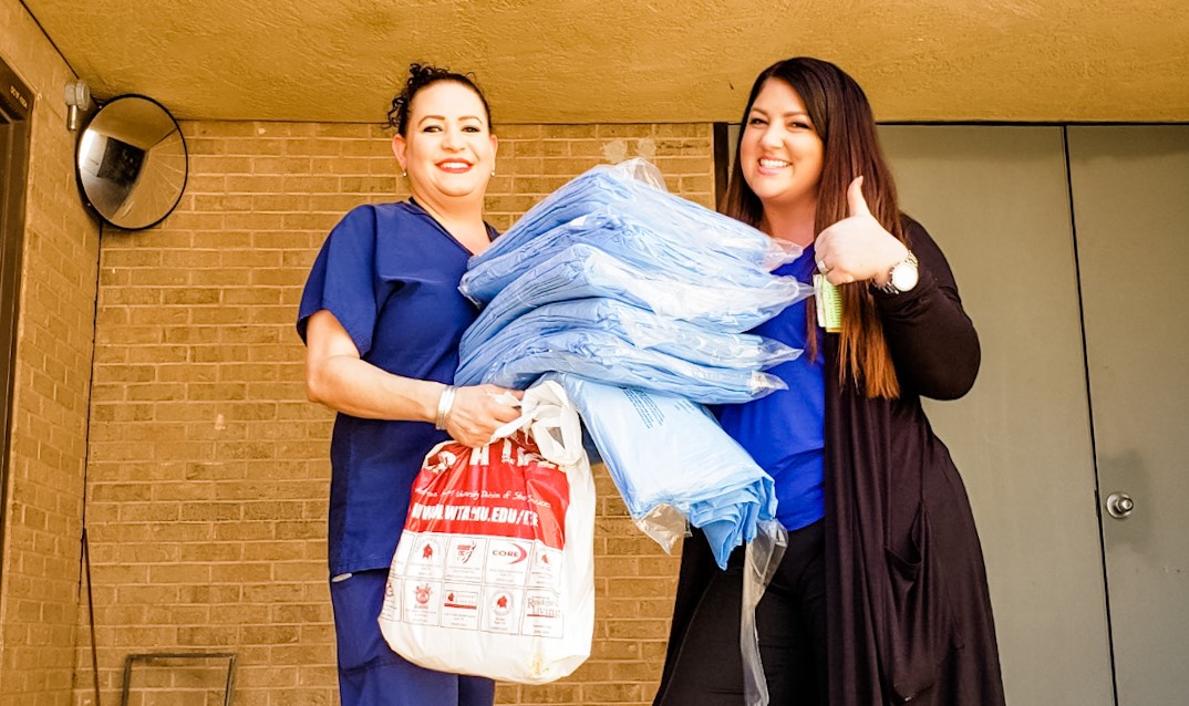 AngeloState's tweet image. Our #AngeloState Department of Physical Therapy provided gowns to our partners at San Angelo Community Medical Center. Together, we are stronger! #AngeloStrong #ramsriseup