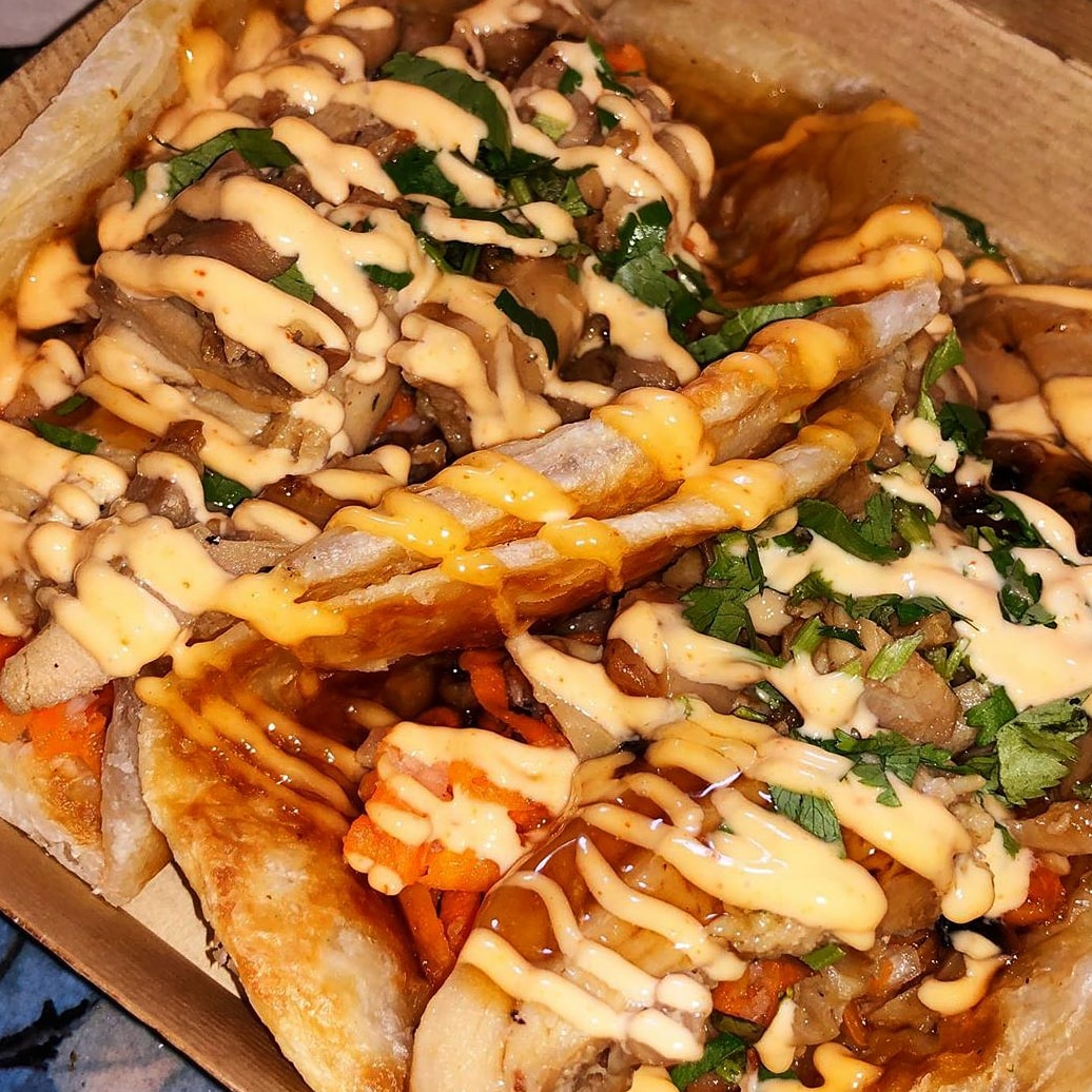 PhoWheels's tweet photo. We're still here till 6pm! #Rockville @ Galvan Apts⁣
📍1801 Chapman Ave • MD⁣
⁣
💥 Special item: #ShakyBeef aka Bo Luc Lac - Marinated ribeye tenderloin served with rice, cucumbers, pickled veggie &amp; topped with a fried egg💥⁣ https://t.co/1wJOhUkdVt