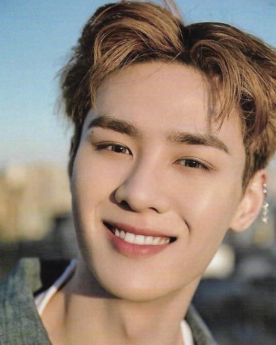 Thread of kun (Qian kun/钱锟) smiling because: