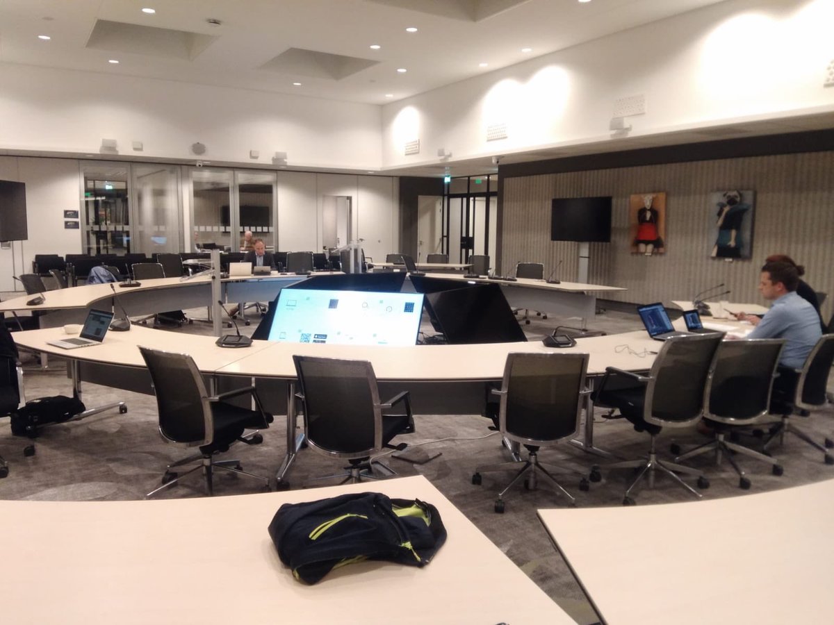 De bodes zitten thuis, de raadzaal zo goed als leeg en toch bespreken we raadsvoorstel uitbreiding mfc  Atria olv <a href="/Chris_denhertog/">Christiaan denHertog</a> Dank aan gemeente oplossingen voor de all-in service voor digitaal vergaderen.