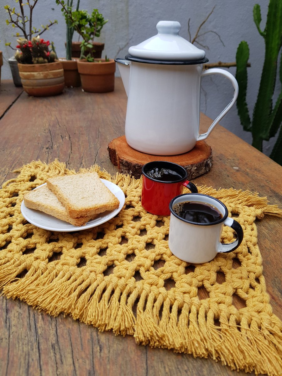 osanamacrame's tweet photo. Com quem você quer tomar um cafezinho depois que acabar a quarentena?
#macrame 
#macrameosana 
#macramebrasil 
#quarentena https://t.co/qmgCrs4Q5l