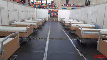 TiletliMixtli's tweet photo. Hospital de campanya de Sabadell:

La imatge de l'esquerra és #MarcaEspaña 

i la imatge de la dreta és #RepublicaCatalana

Vosaltres decidiu‼️‼️‼️‼️ https://t.co/iy7rOEYukX