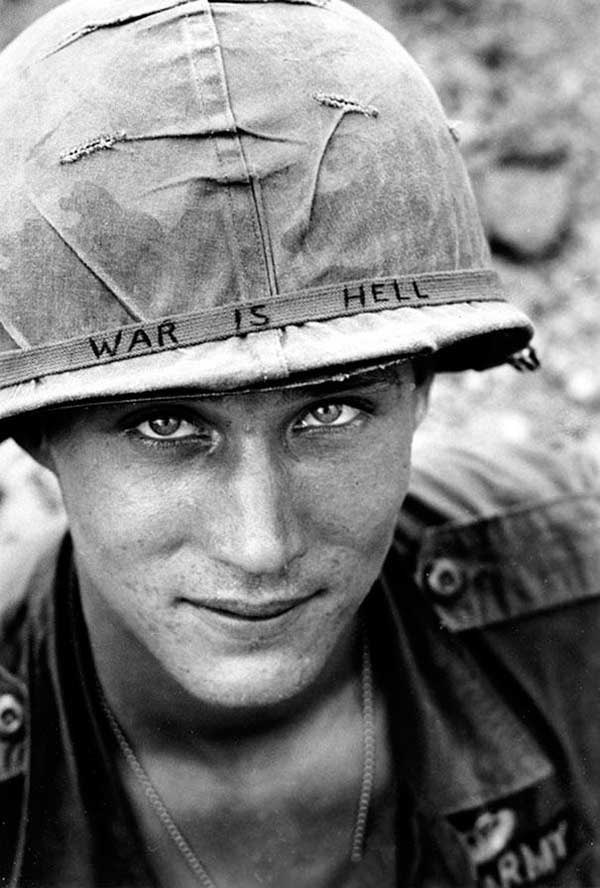 16 - Foto de um soldado desconhecido no Vietnã em 1965.