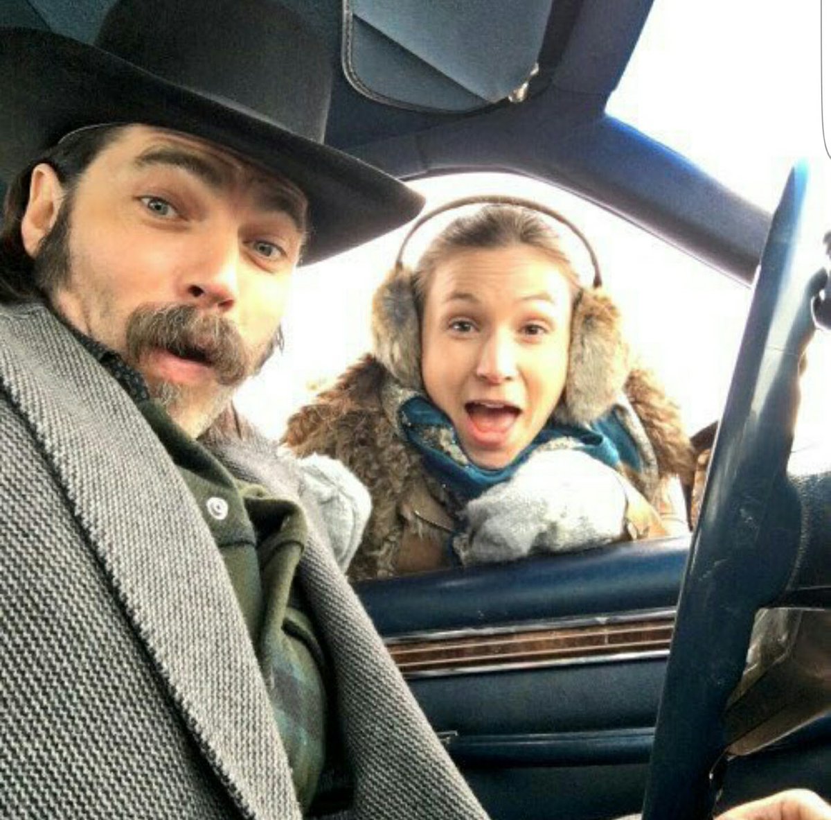 KingdomEarper's tweet photo. Love this scene 😎👏💕👍 Oh boy 😂😂 #WynonnaEarp #EarpAllDay #Wayhaught #HaughtDoc 😍😍😍 https://t.co/tNGYMabLEL