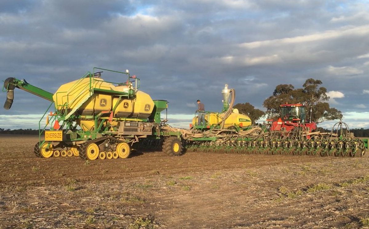 Does anyone have any experience with plumbing a 1910 or any other Aircart behind a planter? Looking at tendering seed from air cart tanks to CCS tanks on DB90 planter. Wondering about two pressurized systems working together. Picture for attention. Retweets appreciated!