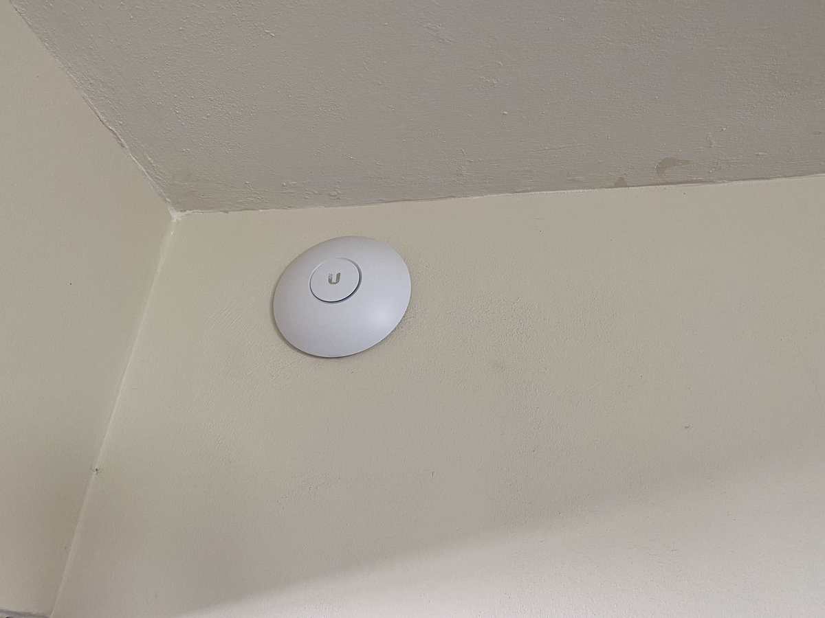 CyB3RMX's tweet photo. All set to work from home, even a provisional UniFi mesh for extend wifi over the house,I would love to win the UDM so I can replace my old MikroTik RB750 router. Keep it up guys #UniFiUpgrade https://t.co/ebrv8USYkg