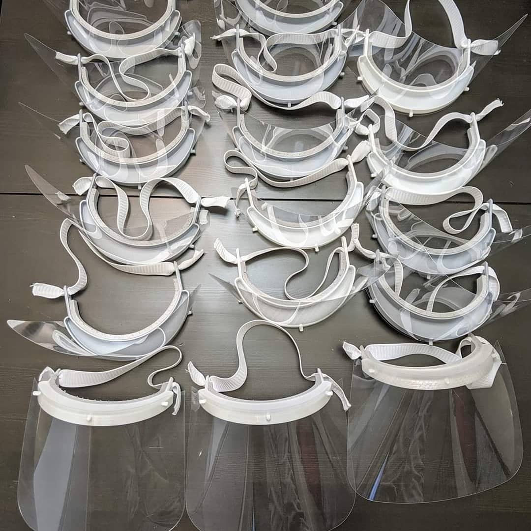 We wanted to brag about Anderson engineering teacher Joe Ngo. When the schools closed, he collaborated with ATX hackerspace to manufacture face shields for hospitals.  Last week, they created and sent out 150 face masks, and expect to send 300 this week

#AndersonProud #AISDProud