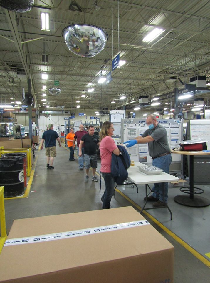 Bendix_CVS's tweet photo. This week in Huntington, we provided breakfast burritos to thank the more than 500 dedicated Bendix team members continuing to provide critical parts to the transportation industry - all while staying focused on safety and quality during this difficult time. #BendixProud https://t.co/xzxIZljvQY