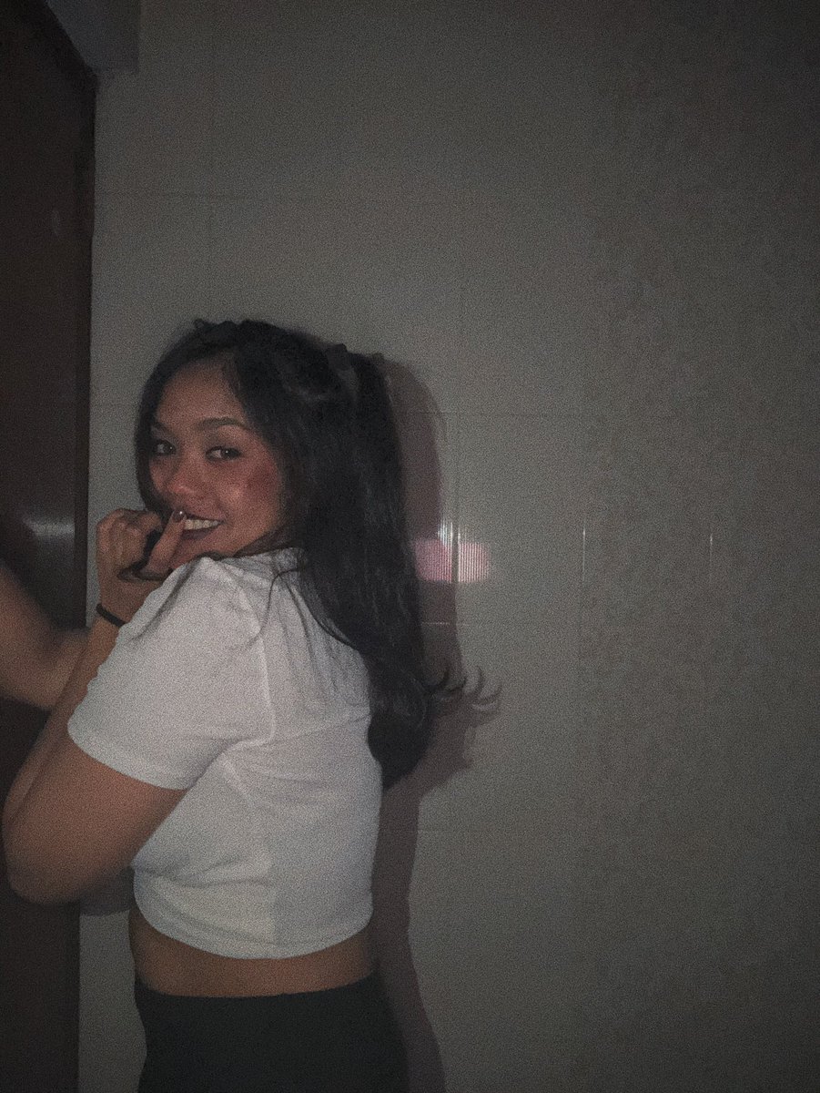 this has pain written all over it. nothing hurts more than being left out by your loved ones. currently frustrated as it is. tried so hard to do the right things and get things back the it was, but nothing i did was ever right to you.