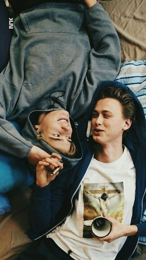 pumwuu's tweet photo. Моя жизненная цель: купить такие же футболки, как у Исака💗 https://t.co/5e2Pb2XZsN
