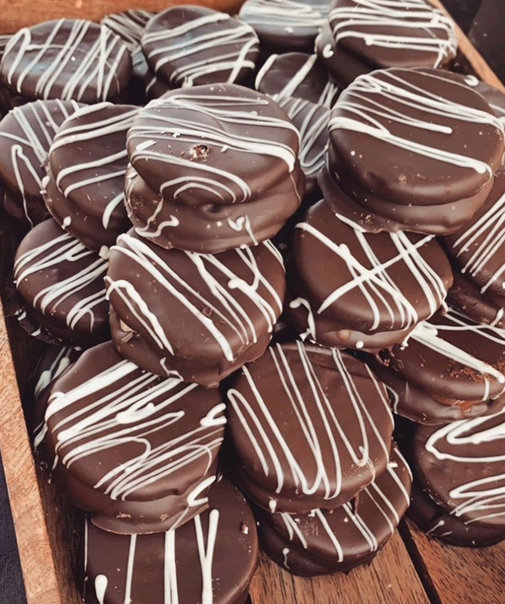spitalfieldsE1's tweet photo. Got Alfajores on the brain? 🧠🍫You're in luck! Delfina Sweets are offering a home delivery service, so drop them a DM on Instagram here to order yours: https://t.co/aOw748D9Lg https://t.co/eSC58EiRI0