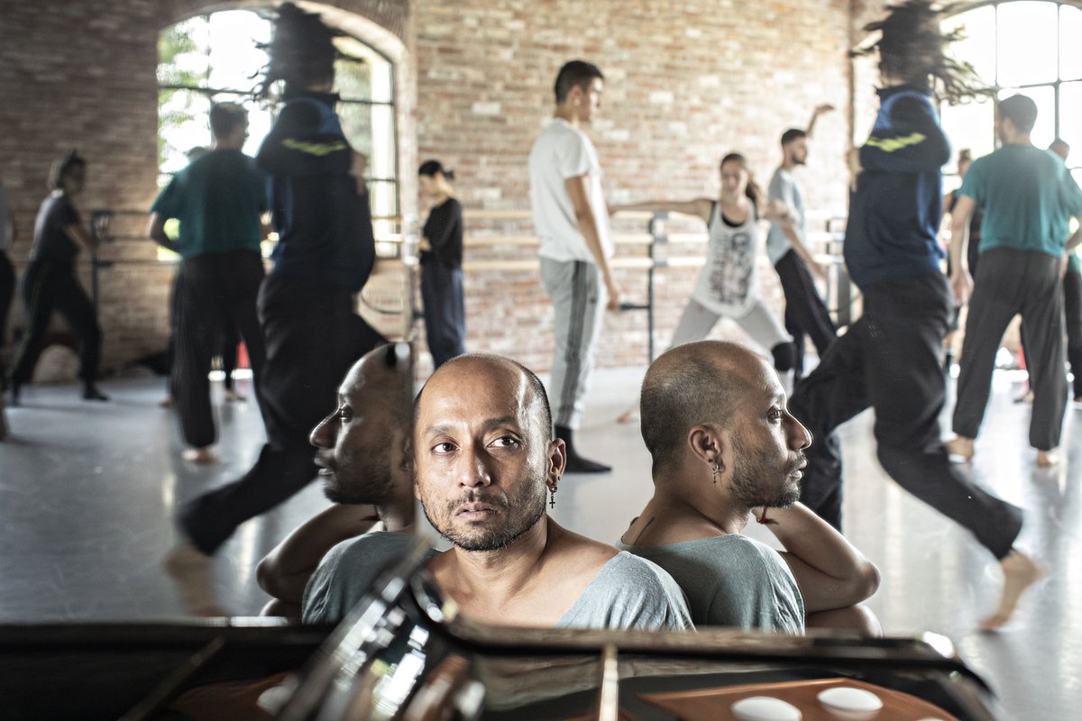 AkramKhanLive's tweet photo. Tomorrow night, we’re inviting you to join a 45-minute live chat w/ Mavin Khoo. We'll be doing this session on Facebook at 9pm every Friday UK time and we want you to lead the conversation. Send us your thoughts, questions & topic ideas! #TheArchitectsofStillness #LetsTalkat9pm https://t.co/1tCC83KVcG