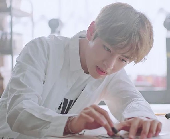 Taehyung photography and art major student : A short thread 