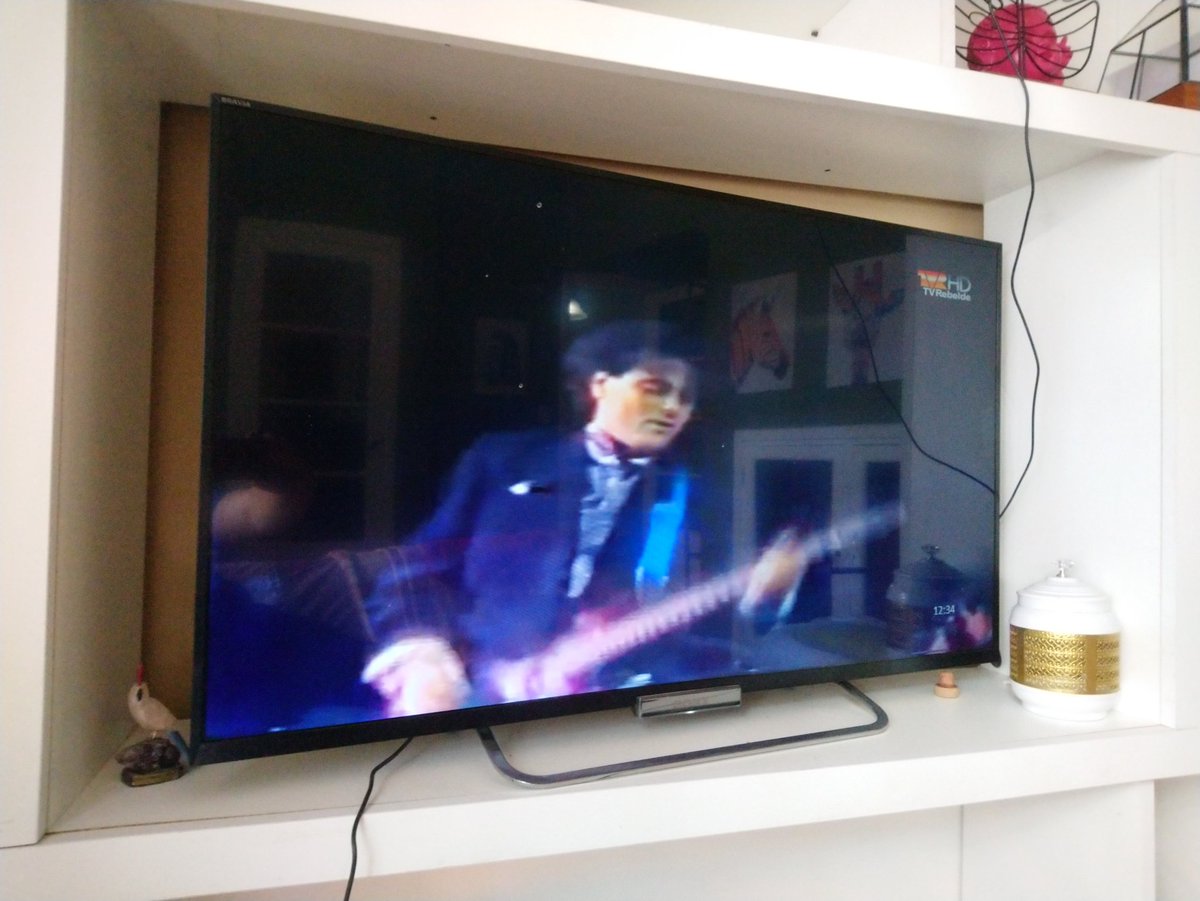 ana0232's tweet photo. Recital de soda en #tvrebelde por #tda
Ay Gustavo que talento y que hermoso https://t.co/jF5A7N5nVu