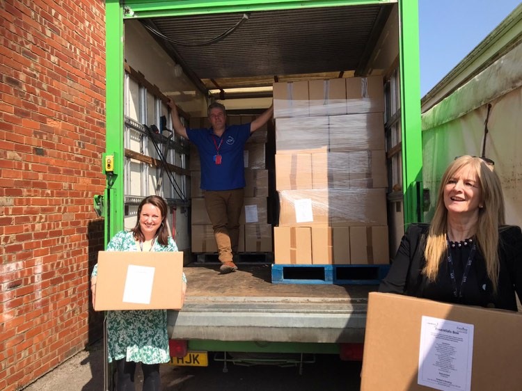 RNRMC's tweet photo. All hands on deck today at @HMS_Collingwood to deliver 500 essential food packages to local @RoyalNavy families, veterans, young carers &amp; homeless via @AlabareUK @KIDScharity &amp; Agamemnon House.

Thank you to ESS @compassgroupuk for donating the goods so we could facilitate this. https://t.co/d7GXABMD6i