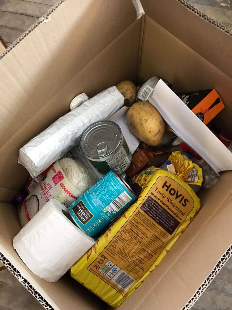 RNRMC's tweet photo. All hands on deck today at @HMS_Collingwood to deliver 500 essential food packages to local @RoyalNavy families, veterans, young carers &amp; homeless via @AlabareUK @KIDScharity &amp; Agamemnon House.

Thank you to ESS @compassgroupuk for donating the goods so we could facilitate this. https://t.co/d7GXABMD6i