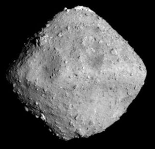 So these Asuka meteorites really seem to be most primitive CM chondrites yet. This is cool cuz is important 2 know the full range of processes occurring on asteroids. Esp since CMs might be related 2 Bennu/ Ryugu, asteroids for  @haya2e_jaxa and  @OSIRISREx sample return missions