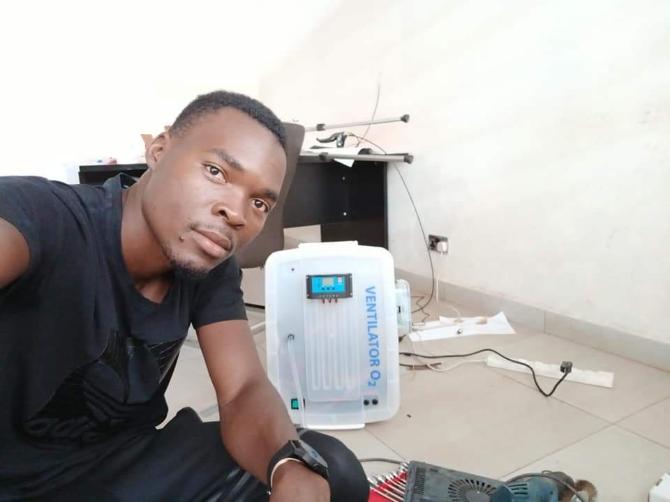 The Starving Farmer👨🏿🌾 🇲🇼 (@patrickkuyokwa) on Twitter photo This #Malawian, Zac Mwale, has made a Ventilator that can be used for COVID-19 patients. It can be Solar Powered 🔥
This is Innovation: facebook.com/zackboy.mwale
Retweet for Sponsors and Partners
<a href="/AfricaFactsZone/">Africa Facts Zone</a> This #Malawian, Zac Mwale, has made a Ventilator that can be used for COVID-19 patients. It can be Solar Powered 🔥
This is Innovation: facebook.com/zackboy.mwale
Retweet for Sponsors and Partners
<a href="/AfricaFactsZone/">Africa Facts Zone</a>