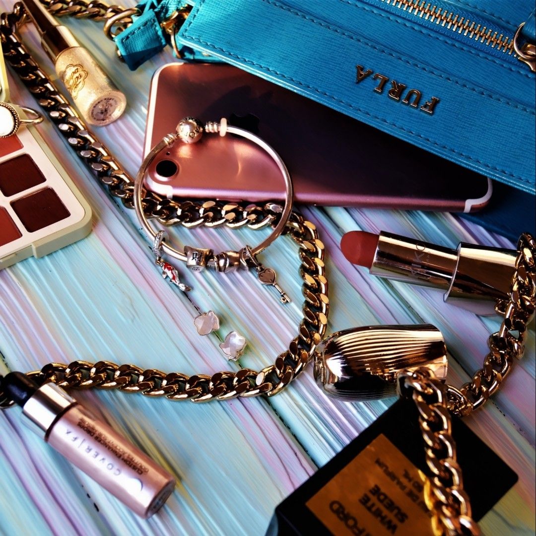 nikalita12's tweet photo. #MyVanity #beauty #Furla #Pandora #KikoMilano #Fashionista https://t.co/siRQo1nre6 https://t.co/Mkilsc7glV