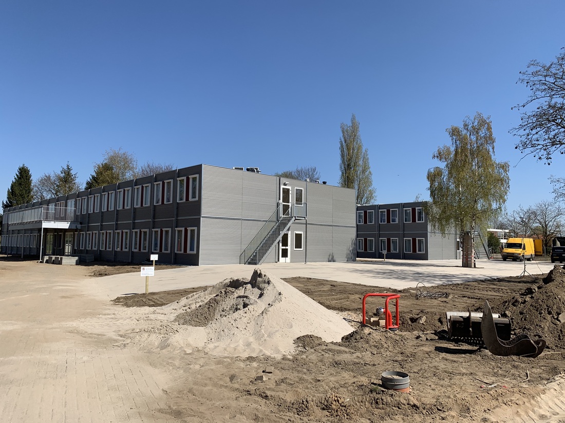 Met een aantal zorgorganisaties openen we vandaag een zorghotel. De medische zorg wordt verleend door huisartsen uit de regio. Zorgorganisaties Azora Zorg Careaz Marga Klompé De Gouden Leeuw Groep Markenheem en Sensire leveren de verpleegkundige zorg.  bit.ly/3e273DH