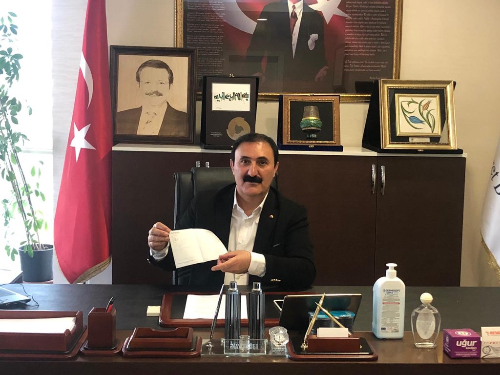 van_burada's tweet photo. Vanlı iş insanları, @vanticborsa , Meclis Üyeleri ve @Nayifsuer önderliğinde #BizBizeYeterizTürkiyem #VanBurada kampanyasına ayni ve nakdi desteklerde bulundu. Maddi ve manevi anlamı yüksek bu destekler için, tüm @vanticborsa ailesine Vanlılar adına yürekten teşekkür ediyoruz.👏🏻 https://t.co/sIi7wD1BPJ