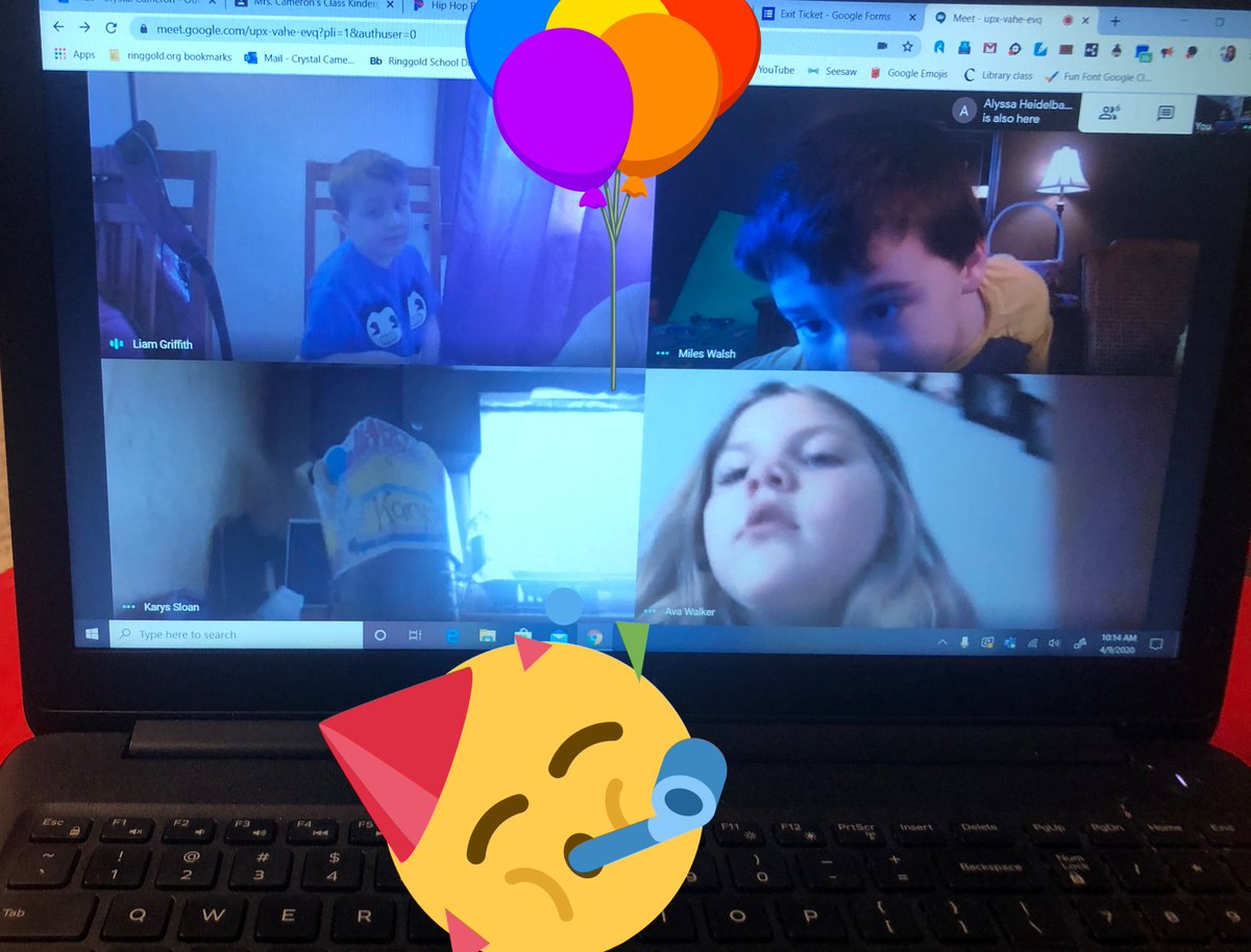mrscameron209's tweet photo. Happy Birthday Karys! We had a ‘meet’ this morning to sing to her! I hope you enjoyed receiving your birthday care package from me! xoxo 😘 #virtualbirthdayparty https://t.co/A9fw0BtEHY