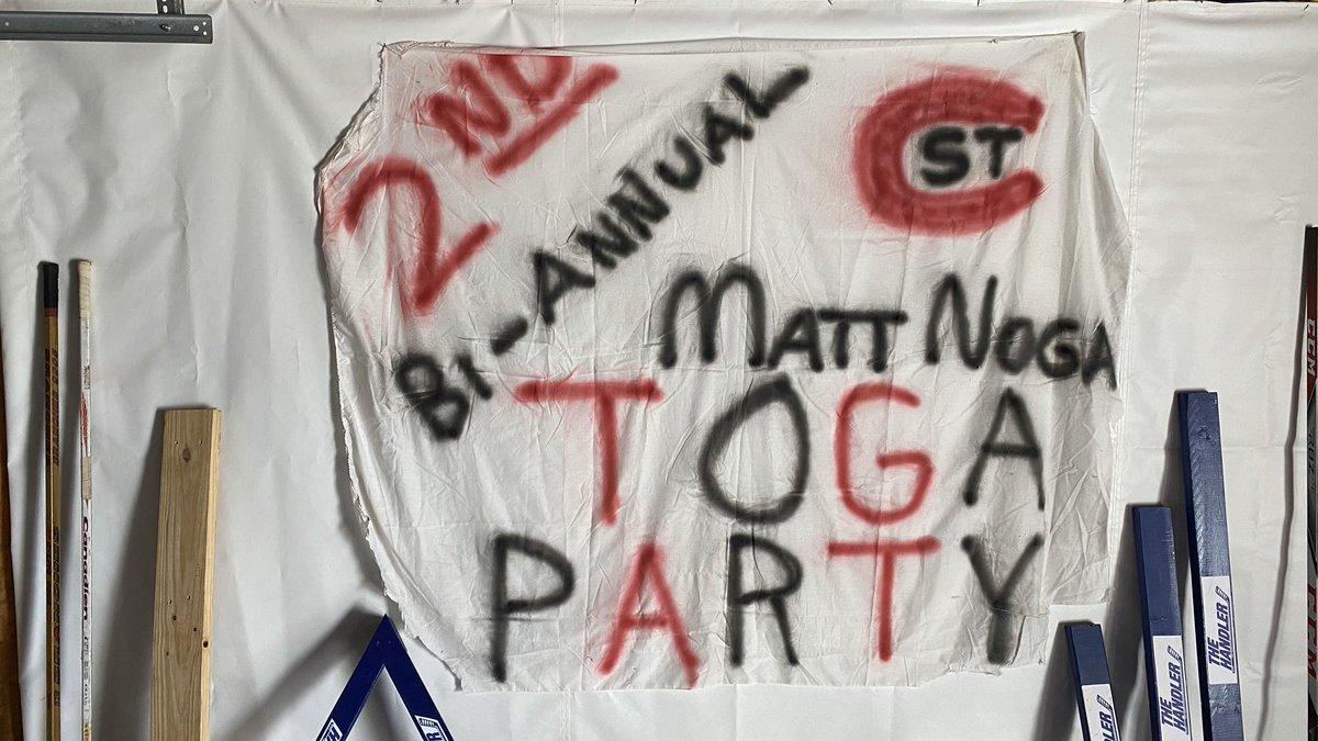 HandlerHockey's tweet photo. 1998...The best fans in the country...”The 2nd Annual Matt Noga Toga Party”
#scsuhuskies
#scsu
#handlerhockey
#animalhouse
#sickfans https://t.co/uuDuDcX05n