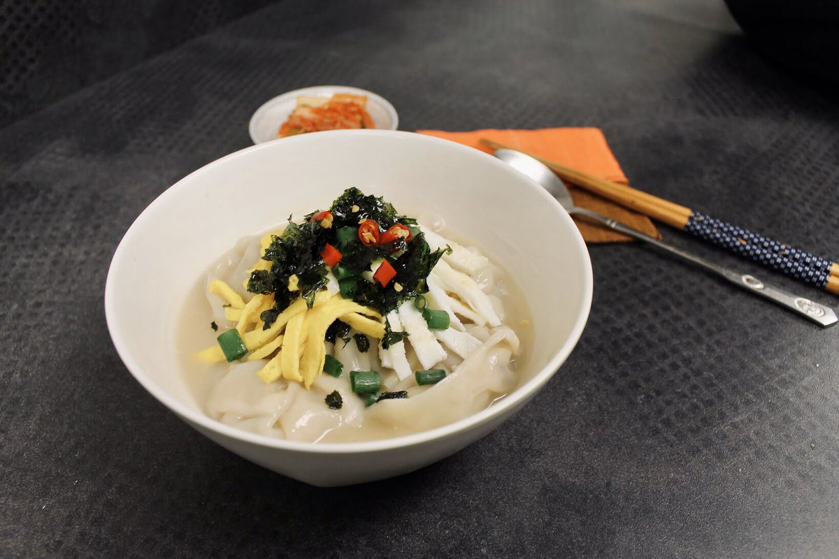 AUIntlPrograms's tweet photo. We sure do miss hosting our @king_auburn cooking classes on campus with the @AuburnU community! We can’t wait to continue cooking up Korean dishes when we return. #tbt
•
#AUOIP #ServicetotheWorld #WarEagle https://t.co/bqQyU90sZb