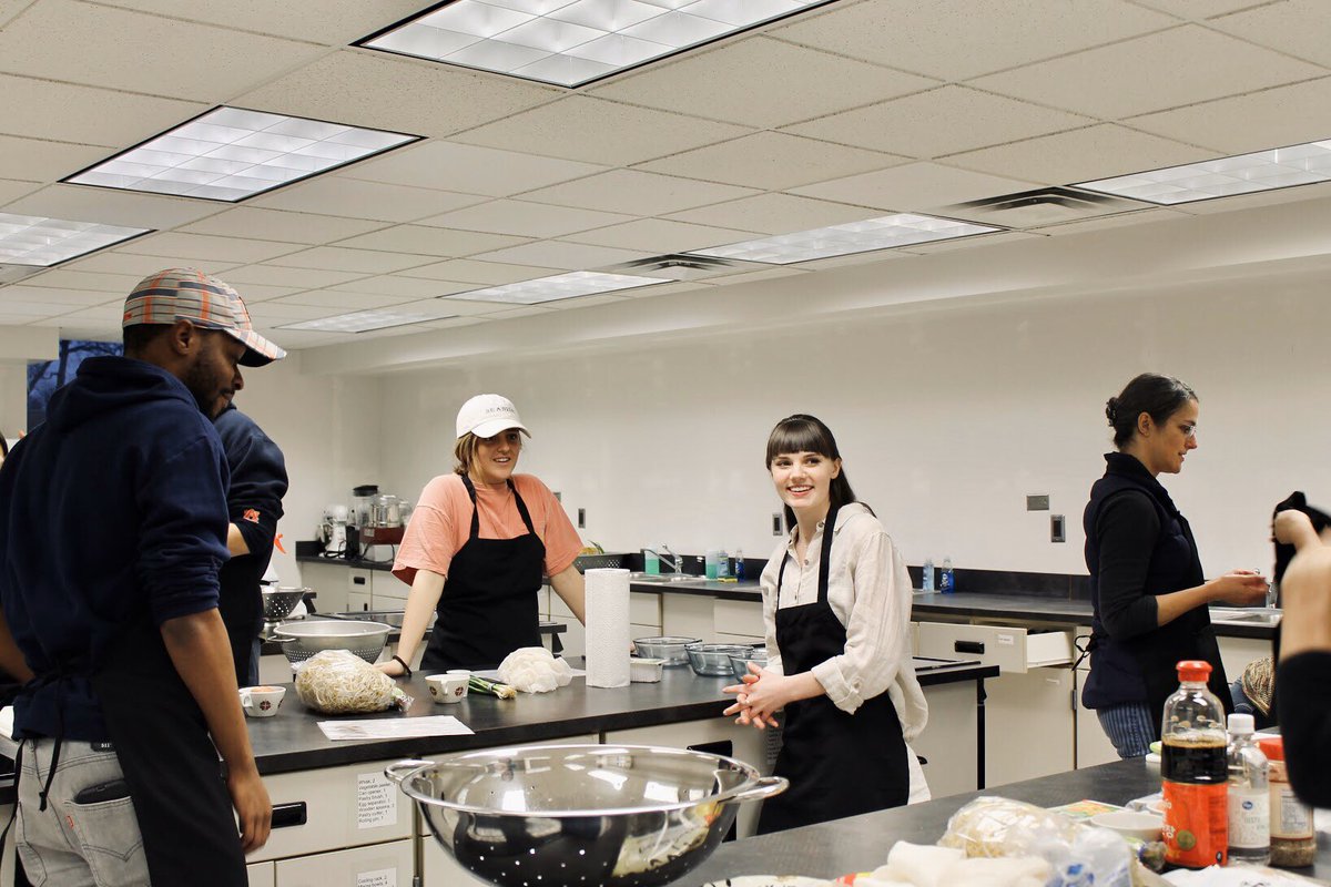AUIntlPrograms's tweet photo. We sure do miss hosting our @king_auburn cooking classes on campus with the @AuburnU community! We can’t wait to continue cooking up Korean dishes when we return. #tbt
•
#AUOIP #ServicetotheWorld #WarEagle https://t.co/bqQyU90sZb