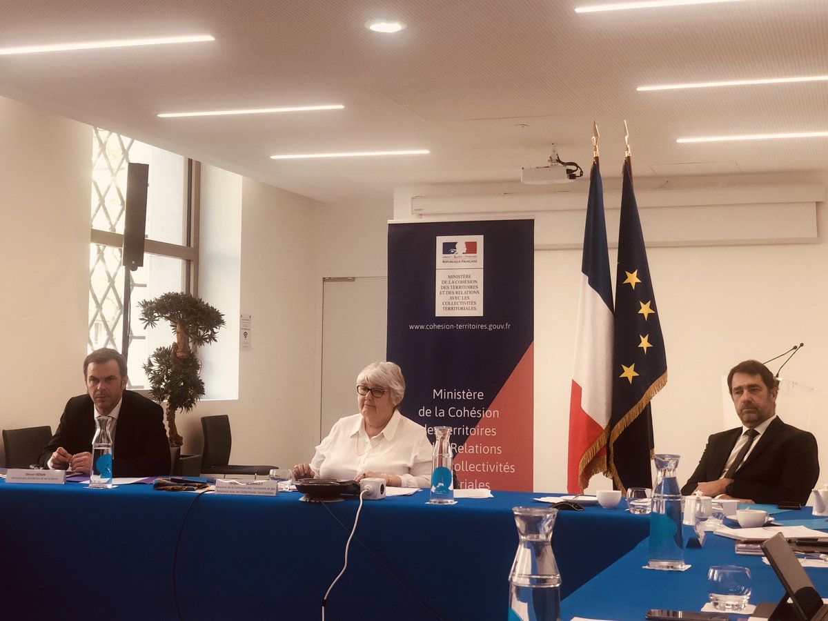 Avec <a href="/olivierveran/">Olivier Véran</a>, <a href="/CCastaner/">Christophe Castaner</a>, <a href="/J_Denormandie/">Julien Denormandie</a>, <a href="/SebLecornu/">Sébastien Lecornu</a>, <a href="/AgnesRunacher/">Agnès Pannier-Runacher 🇫🇷🇪🇺</a>, <a href="/s_cluzel/">Sophie Cluzel 🇨🇵🇪🇺</a> et l'ensemble des associations d'élus, nous travaillons pour qu'État et #collectivités agissent de manière encore plus étroite et complémentaire sur l'achat et l’approvisionnement des #masques.