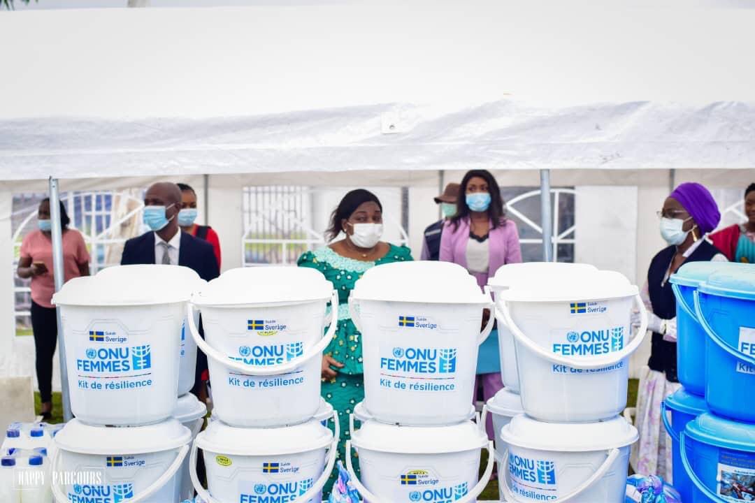 ChristelleVuan1's tweet photo. Kinshasa(fikin)

Nous remercions le consortium des femmes solidarité Covid-19, onufemmes et l'ambassade de suède d'avoir pensé aux femmes de la Funa à travers ces kits constitués des produits de première nécessité. 

#Battons nous ensemble contre cette pandémie  
#Rdv au sommet ! https://t.co/4BbD4nTuSH