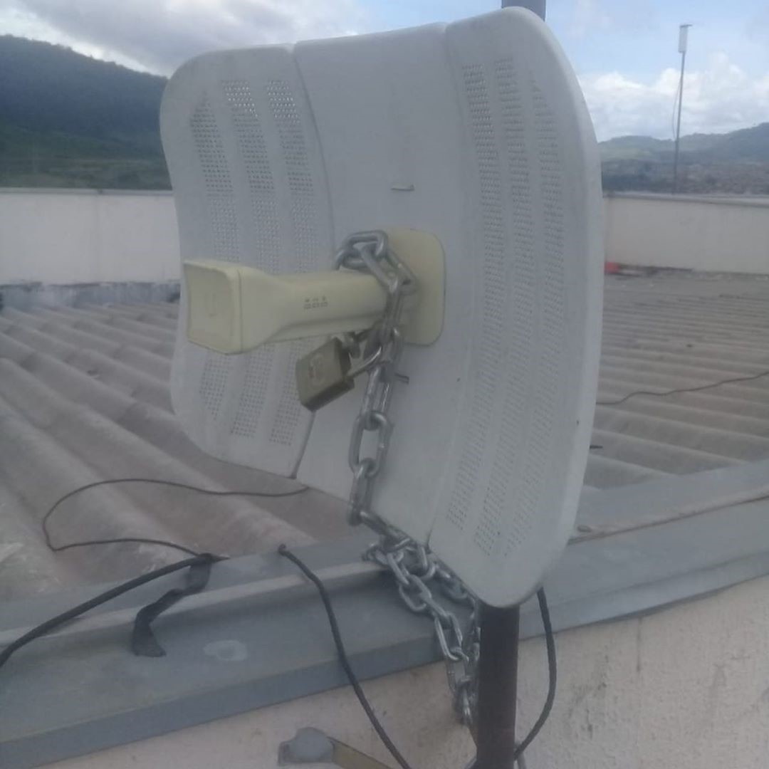 netcomsmart's tweet image. Securing the wireless connection, the old fashion style. 
Sao Paulo - Brazil

For inquiries on wireless networking products and accessories please visit netcomSamrt website at zcu.io/eG6O or whats app +971 56 8624250

.
.
#Qomuniq8
#ubiquiti
#mirotik
#rfelements