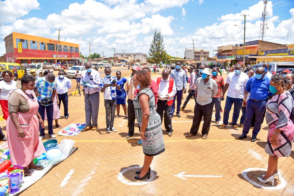 AnneWaiguru's tweet photo. Together with Covid19 Taskforce &amp; some members of county assembly, we inspected marking of Kagio parking to be used as selling space &amp; demonstrated to traders how to use the space. We aim to achieve the social distance principal in our markets so as to prevent &amp; control #COVID19 https://t.co/nt9p2Y0Qk0