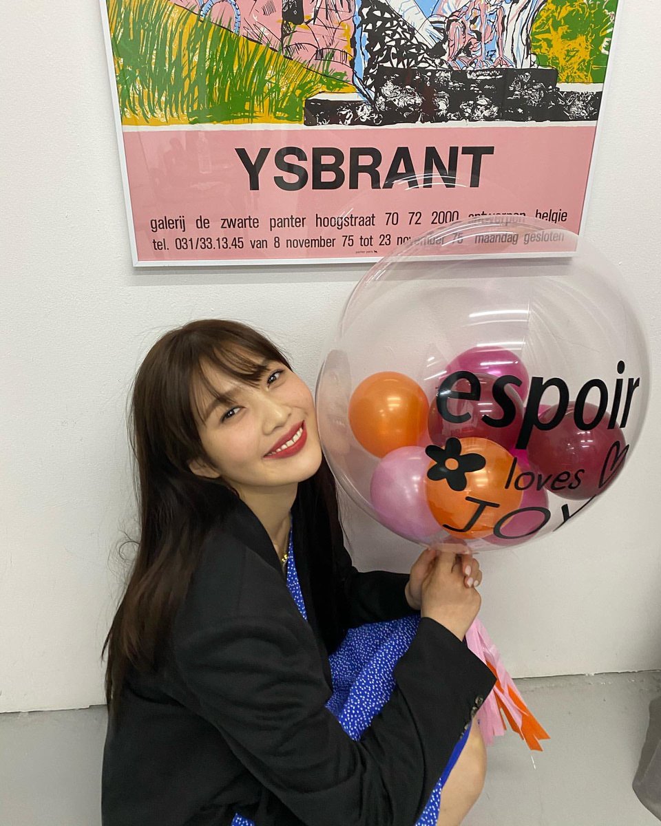 Me and baloon. 😆

p.s: don’t worry i keep this baloon hygiene. 🤗