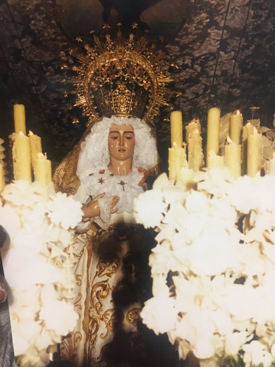 cristinarpL's tweet photo. Hoy es un Jueves Santo diferente, en el que toca sacar fotos y recordar todos estos años que hemos vivido al lado de nuestros titulares... #ChicotásAurora2020 @ChicotasAurora https://t.co/El4dAqkV4n