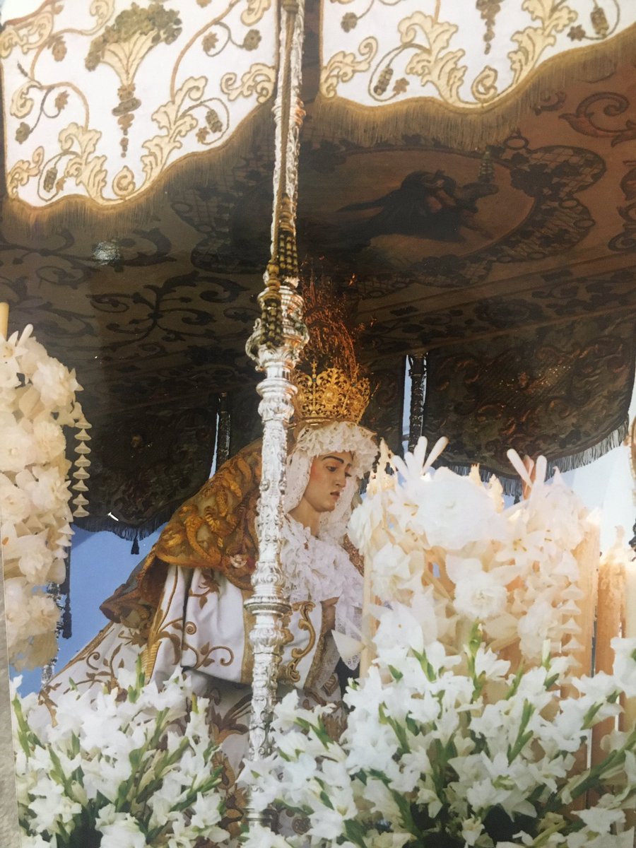 cristinarpL's tweet photo. Hoy es un Jueves Santo diferente, en el que toca sacar fotos y recordar todos estos años que hemos vivido al lado de nuestros titulares... #ChicotásAurora2020 @ChicotasAurora https://t.co/El4dAqkV4n