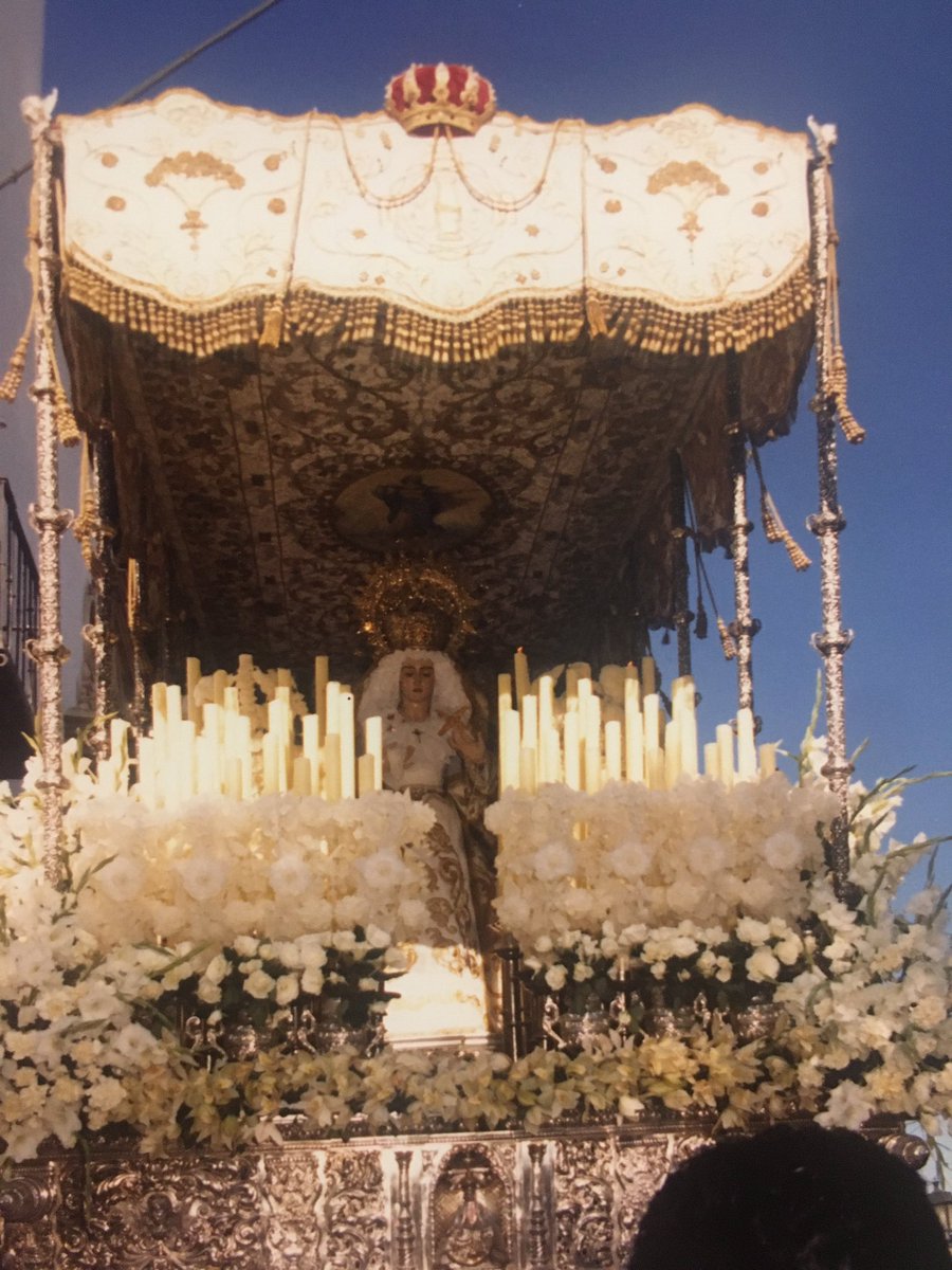cristinarpL's tweet photo. Hoy es un Jueves Santo diferente, en el que toca sacar fotos y recordar todos estos años que hemos vivido al lado de nuestros titulares... #ChicotásAurora2020 @ChicotasAurora https://t.co/El4dAqkV4n