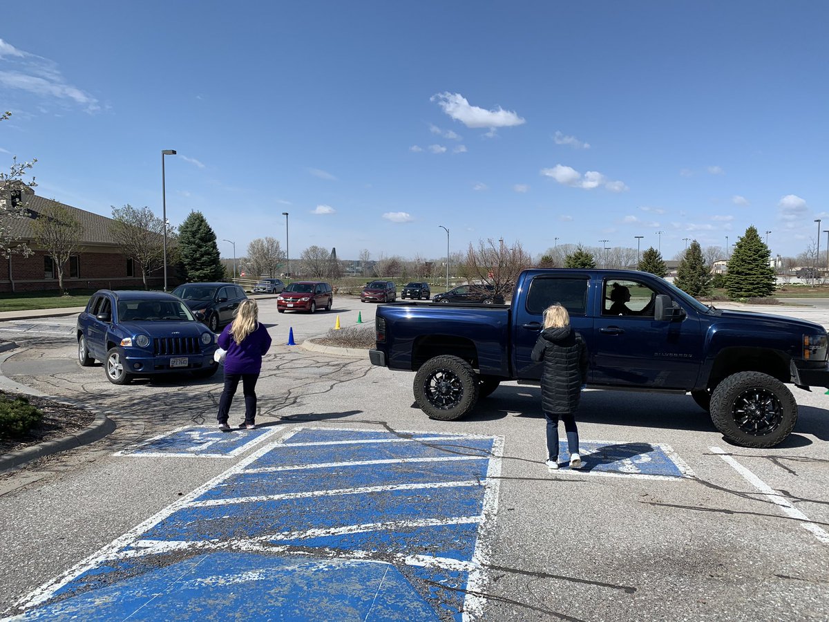 FensterBPS's tweet photo. Ladies from the BPS Early Childhood Center spreading alittle Easter Cheer @BellevueSchools, @BpsEarly , #BeKind, #BeAHero https://t.co/XvraLSmizo