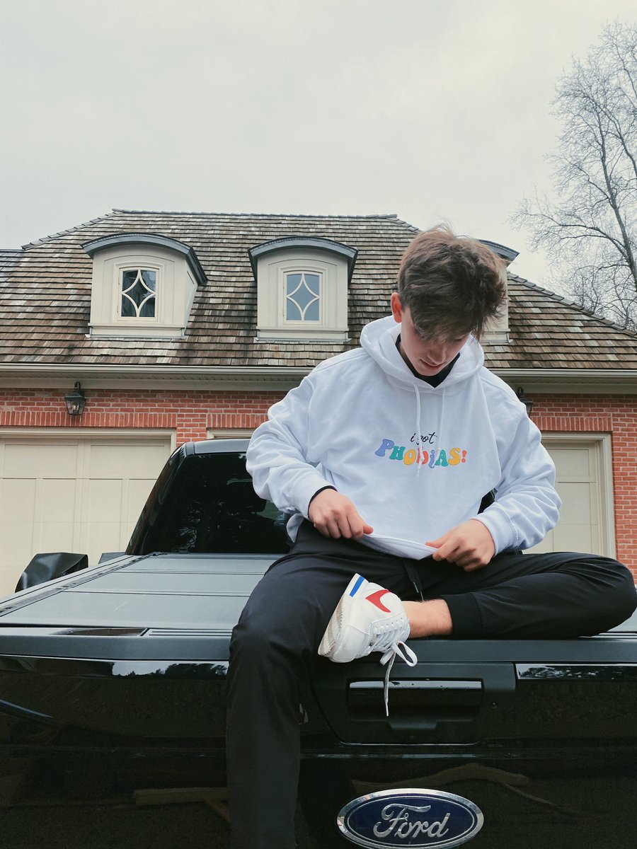 johnnyorlando's tweet photo. 😛😝 https://t.co/mVbfRQbZRG https://t.co/xa55WnzGXI