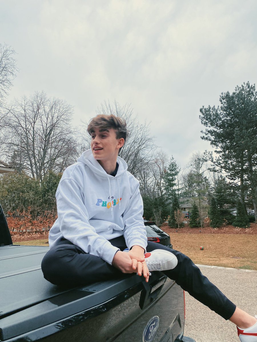 johnnyorlando's tweet photo. 😛😝 https://t.co/mVbfRQbZRG https://t.co/xa55WnzGXI
